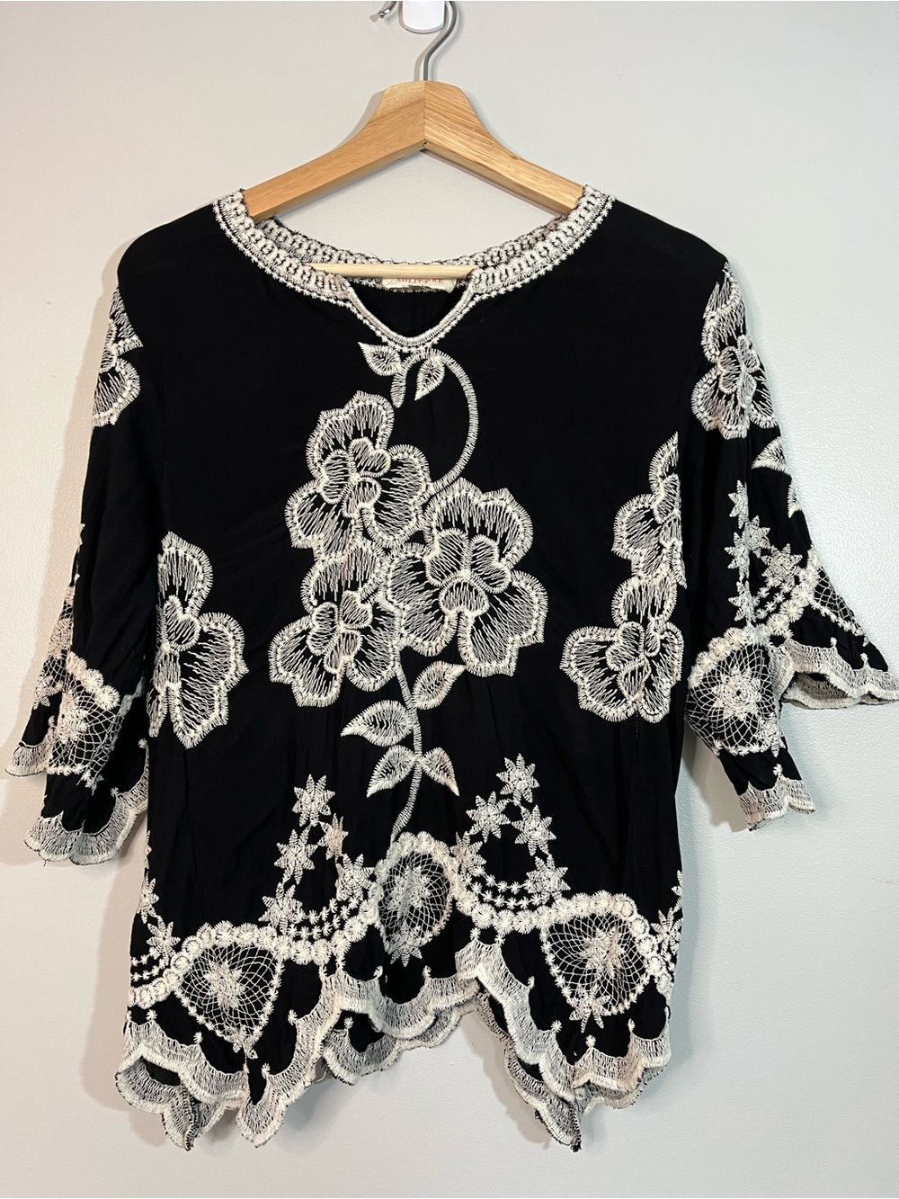 Anthropologie Solitaire Black Boho Embroidered Floral Top Women’s Medium